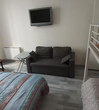 2 Pieces 20eme Apartament Paryż